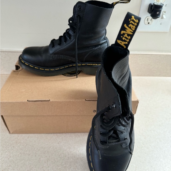 Dr Martens Soft Virginia Leather Black 1460 Boots - Picture 3 of 9